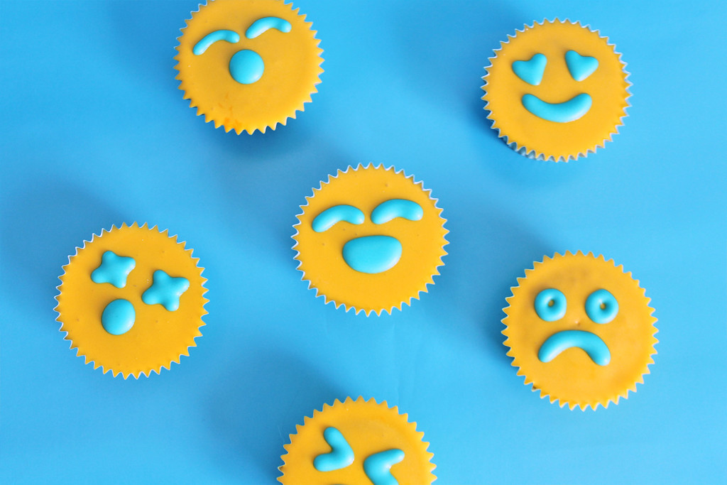 emoji-party-cupcake-sole-emoji-supercolors-3