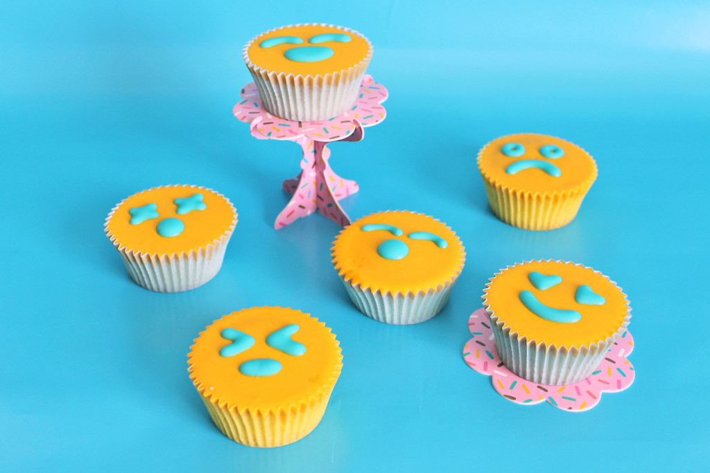 emoji-party-cupcake-sole-emoji-supercolors-4