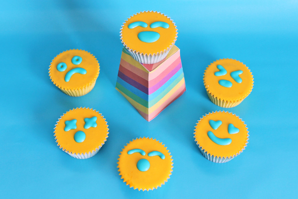 emoji-party-cupcake-sole-emoji-supercolors-6