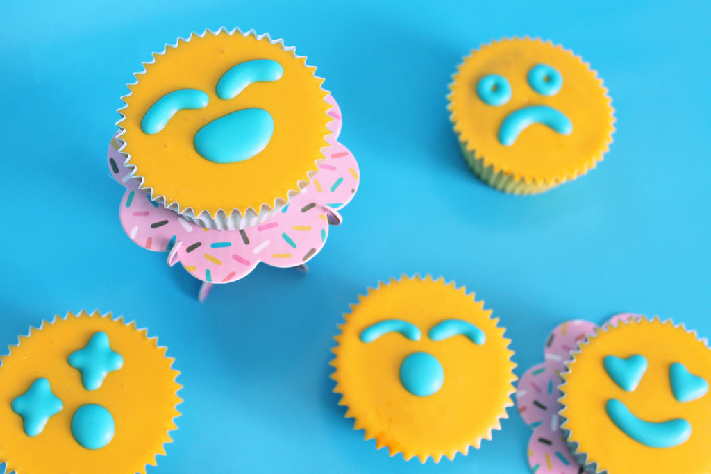 emoji-party-cupcake-sole-emoji-supercolors-5
