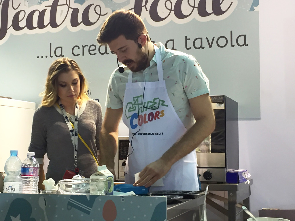 il-mondo-creativo-teatro-food-showcooking-super-colors