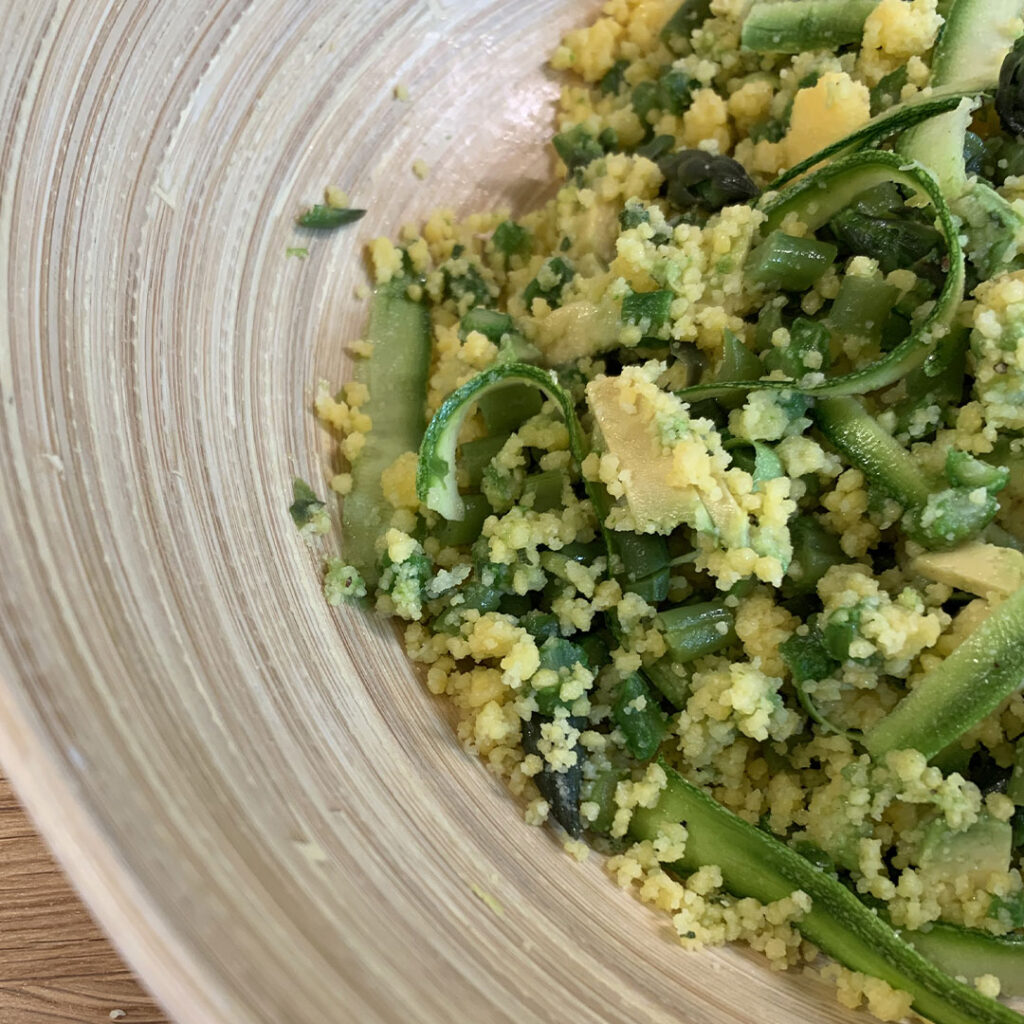 cous-cous-verde-primavera-asparagi-zucchine-avocado-fagiolini